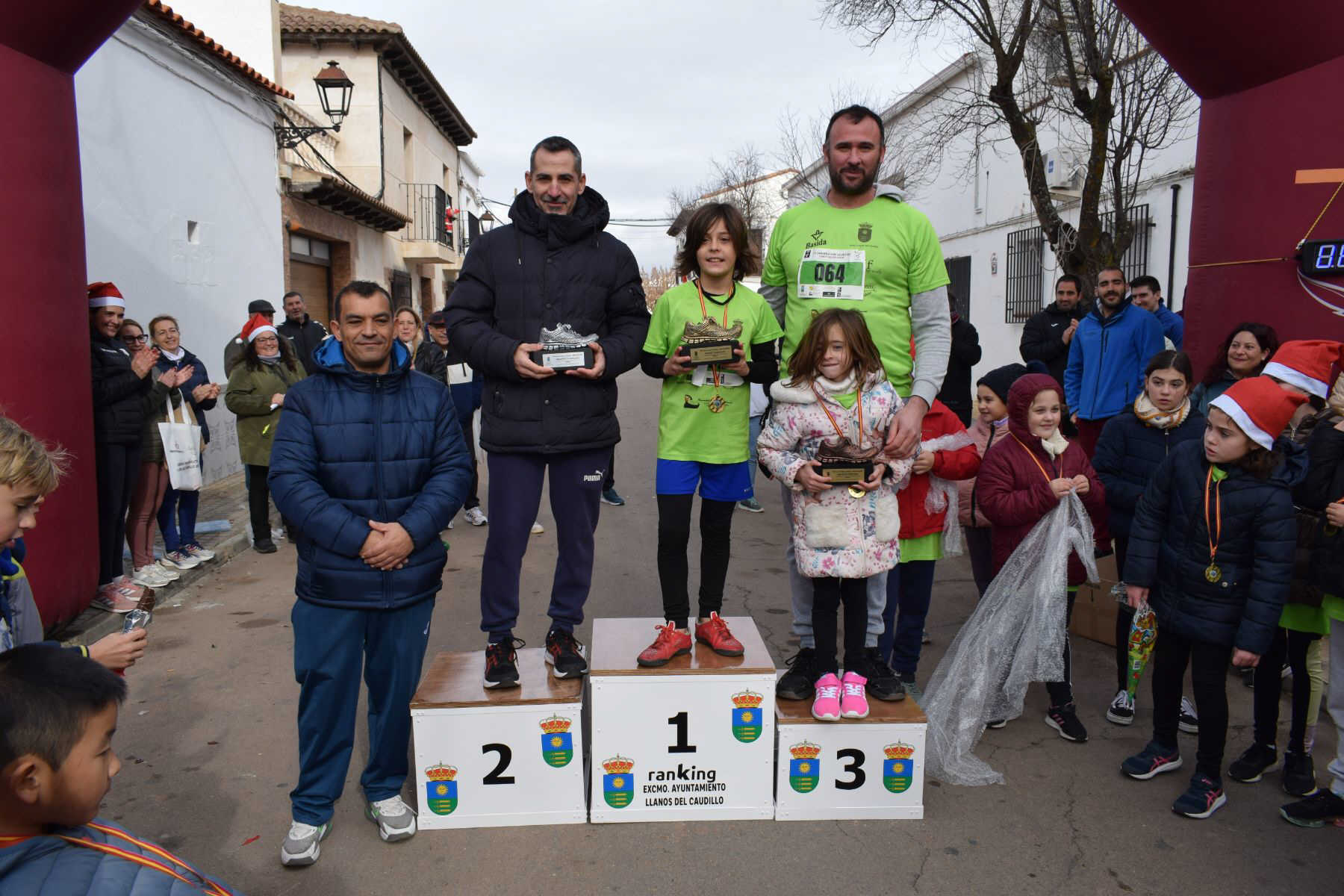 Podium 2 km masculino local imagenes VII carrera San Silvestre